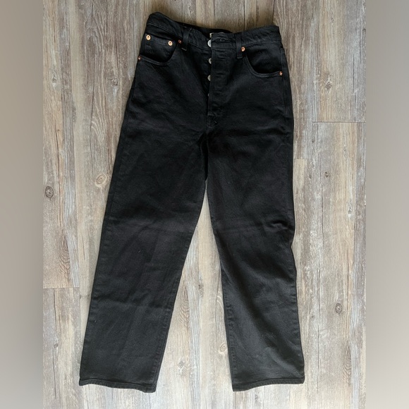 Levi’s Ribcage Ankle Pant in Black - Picture 2 of 7
